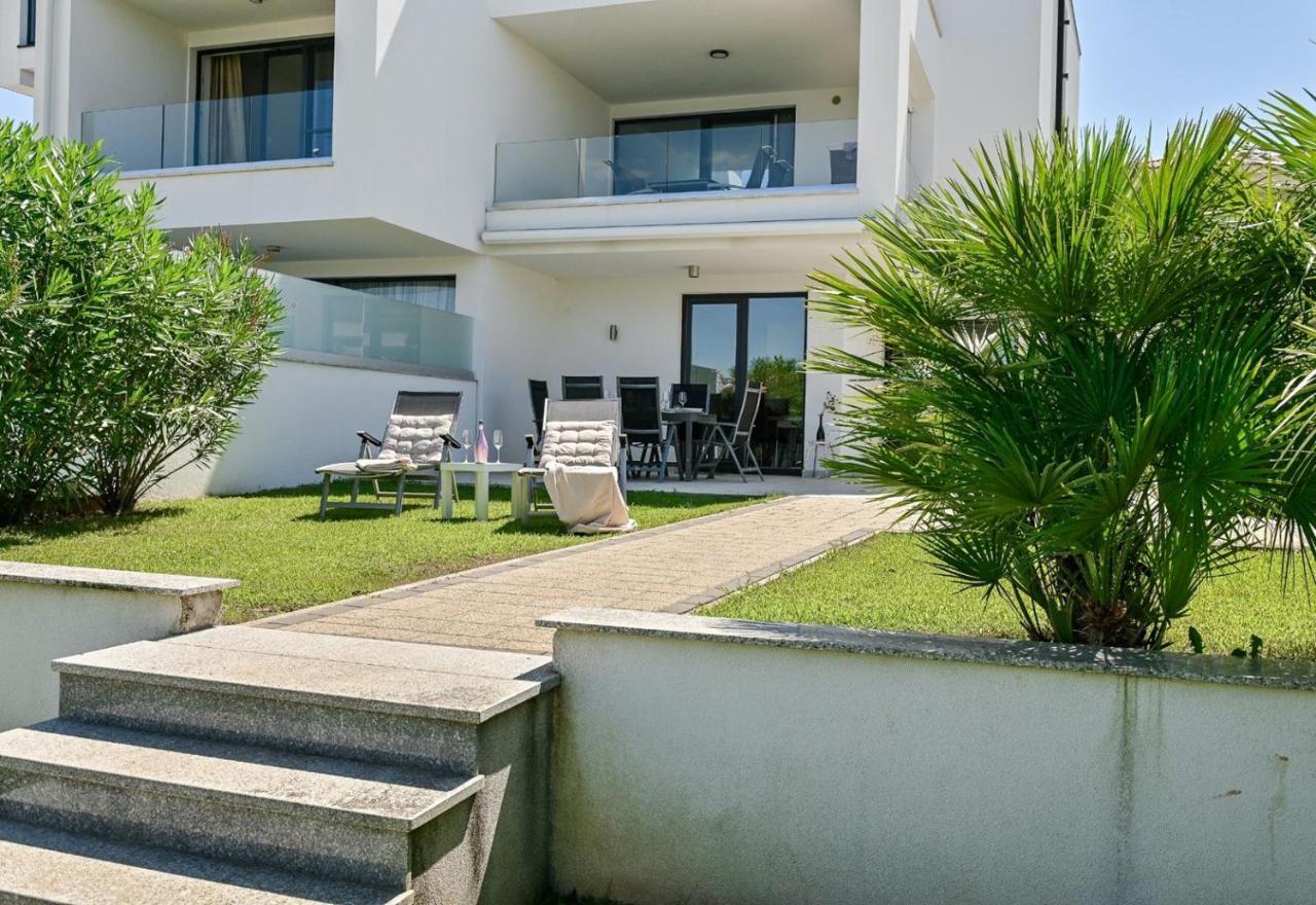 Apartments Iskra Malinska Exterior photo